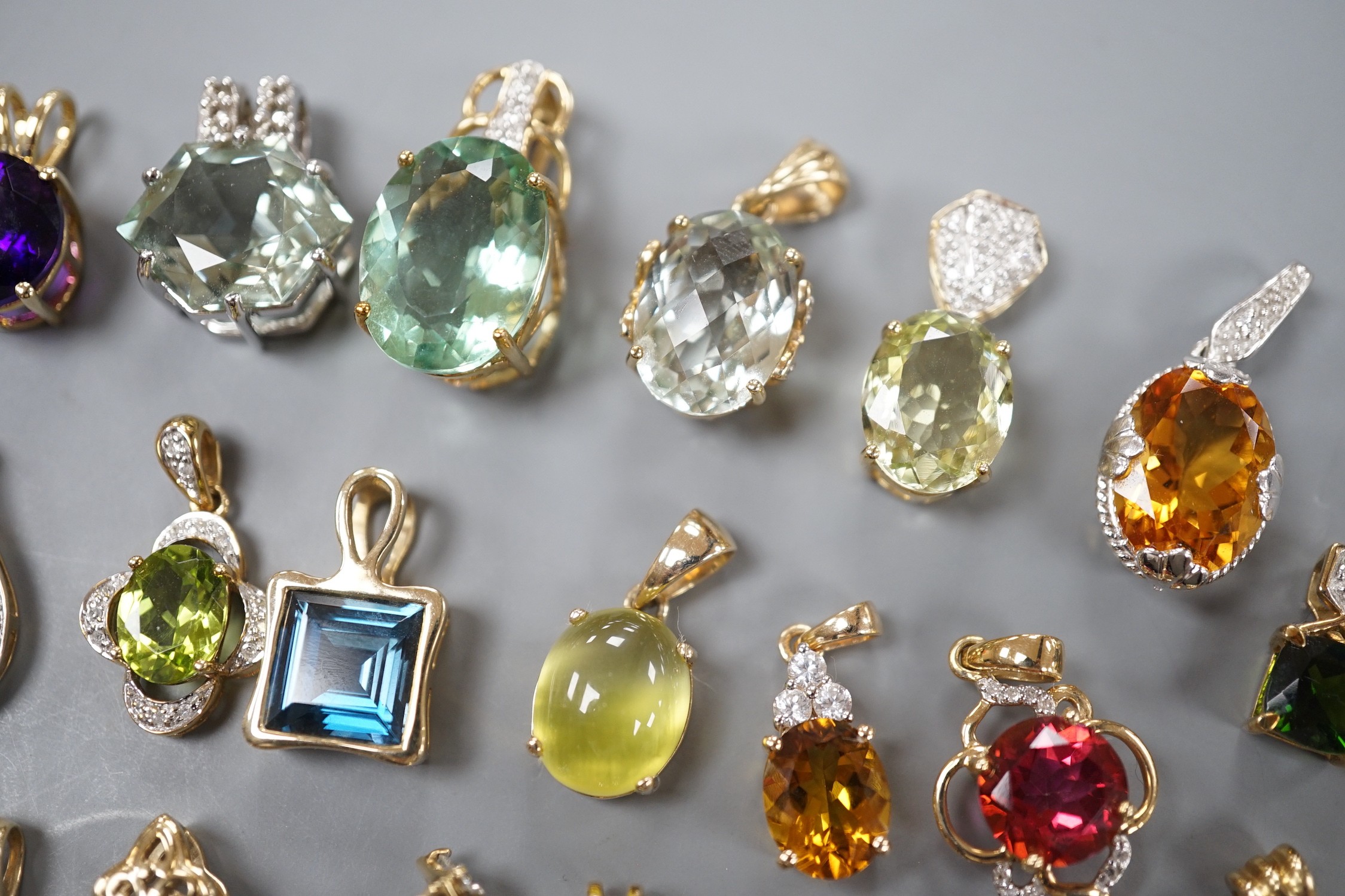 Twenty five assorted modern 9ct gold or 9k and gem set pendants, including amethyst and citrine, gross weight 54.7 grams.